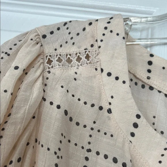 Elegant Beige Patterned Blouse - Picture 5 of 6